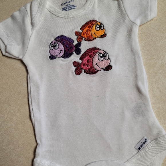 Embroidered onsie - Picture 2 of 2